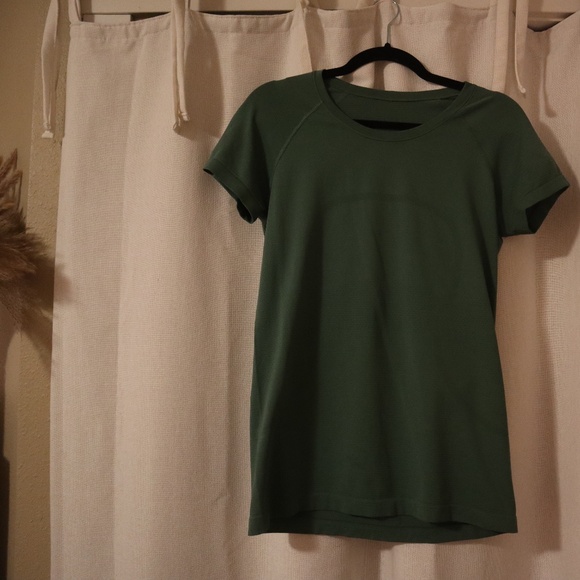 Lululemon Swiftly Tech Short-Sleeve Shirt - Picture 1 of 2